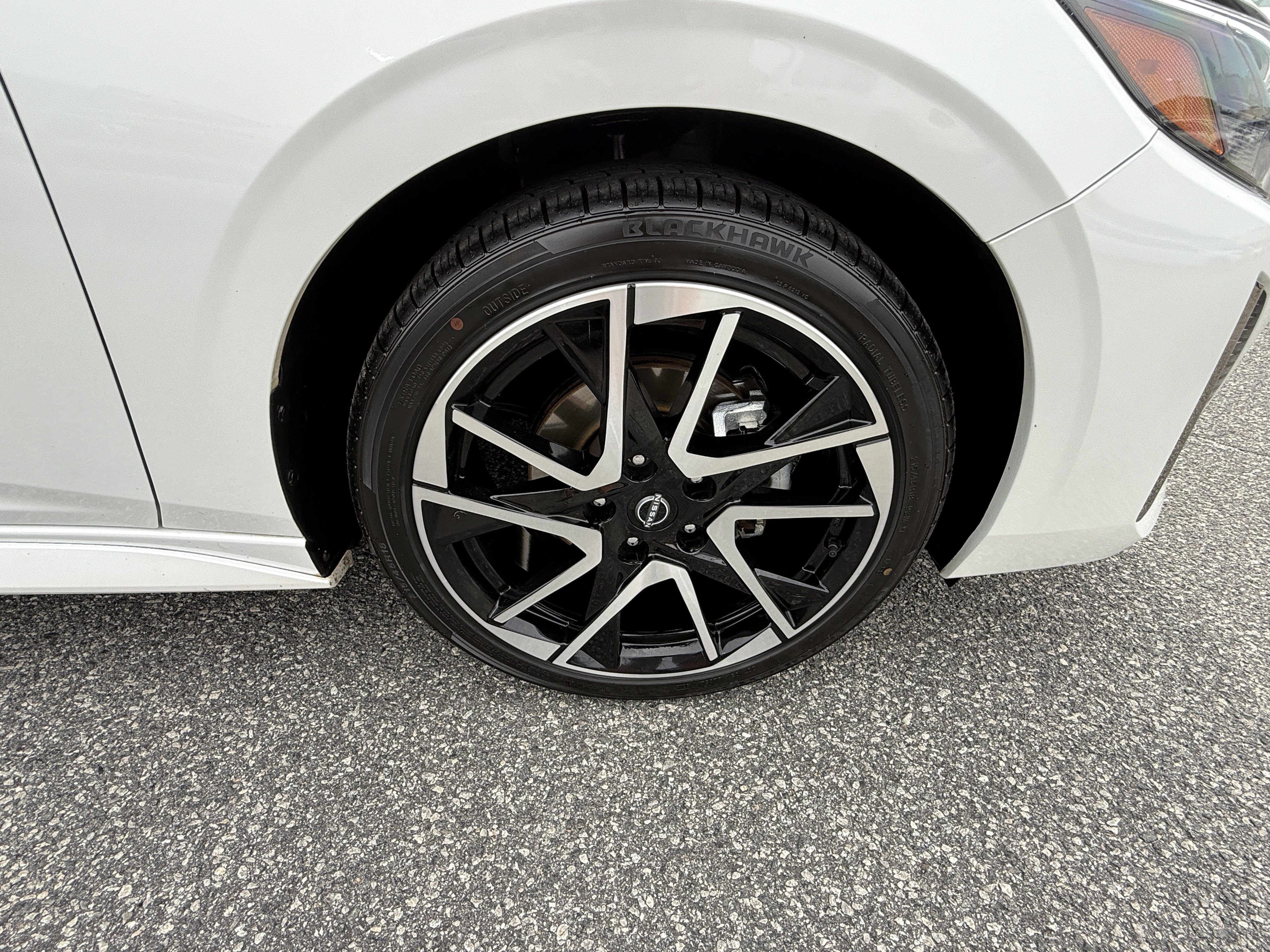 Used 2024 Nissan Sentra SR FWD image 9
