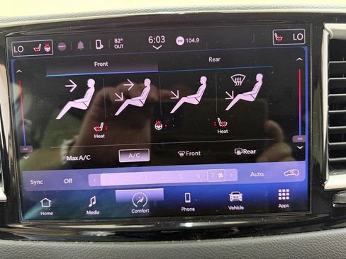 Used 2022 Chrysler Pacifica Touring-L FWD image 27