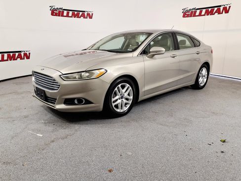 Used 2016 Ford Fusion SE w/ Equipment Group 202A FWD image 3