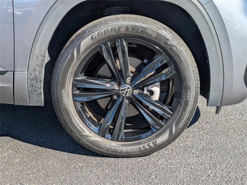 Used 2023 Volkswagen Atlas SEL R-Line image 11