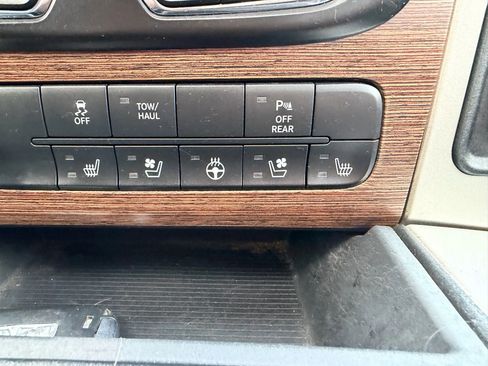 Used 2017 RAM 1500 Laramie image 28