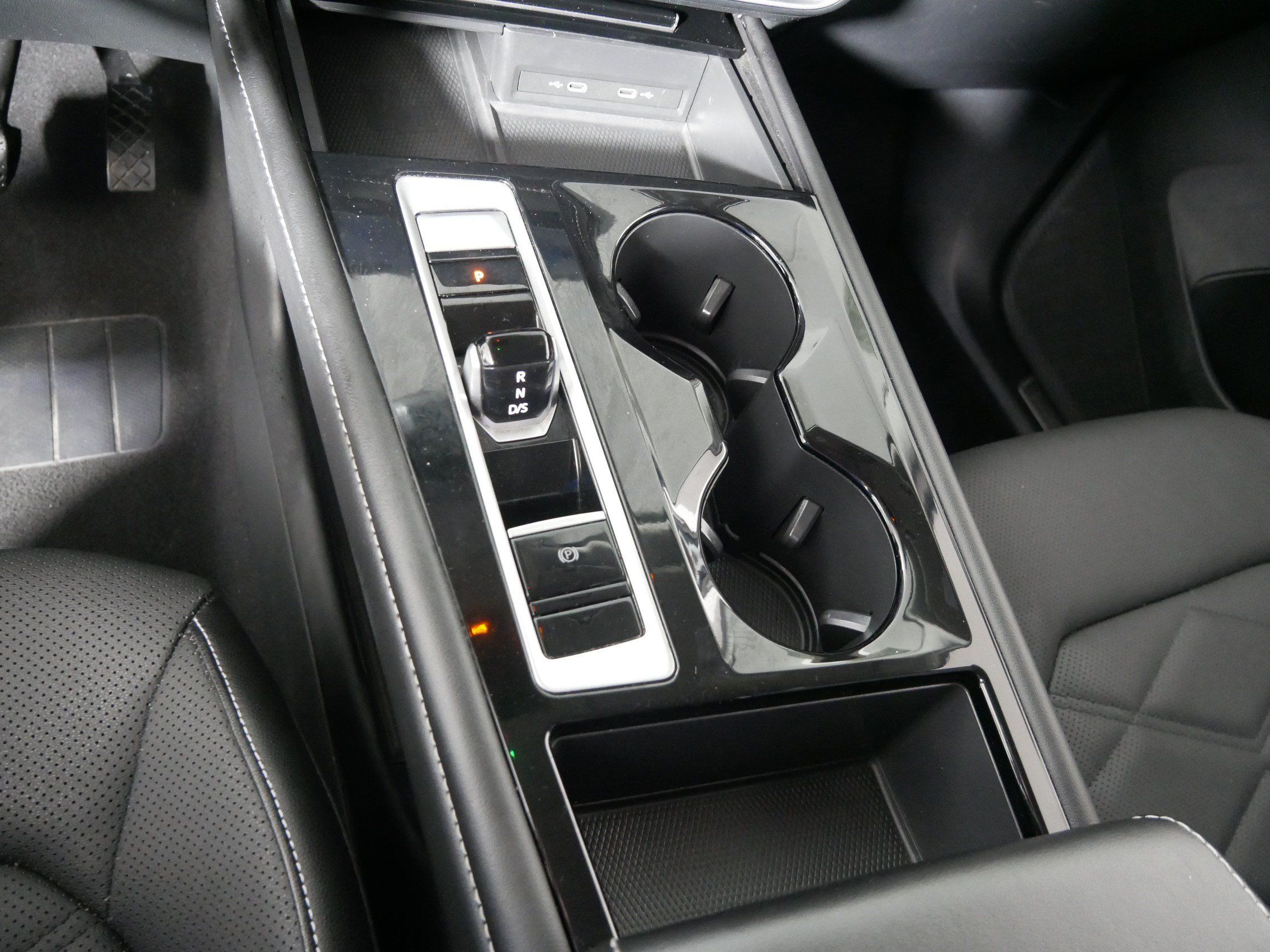 Used 2024 Volkswagen Atlas SE AWD/4WD image 24