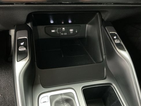 Used 2025 Kia Sorento S image 31