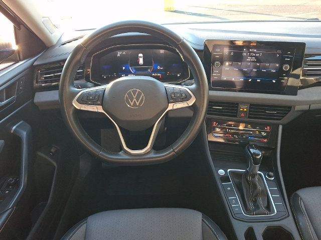 Used 2025 Volkswagen Jetta SE FWD image 11