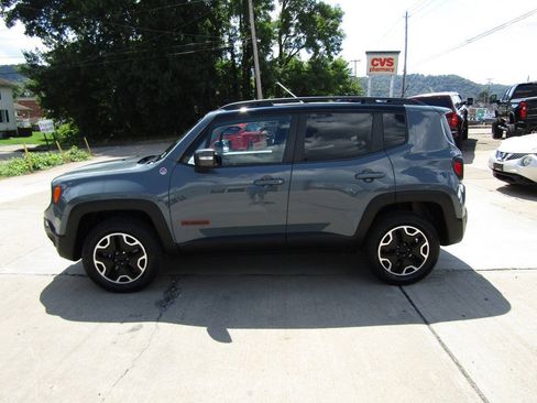 Used 2016 Jeep Renegade Trailhawk AWD/4WD image 3