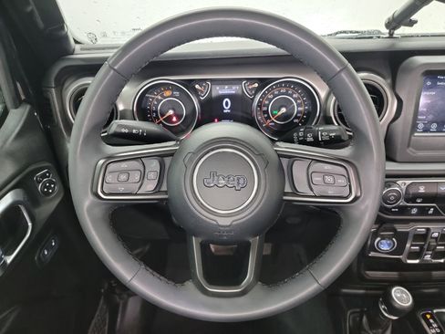 Used 2023 Jeep Wrangler Unlimited Sport image 17