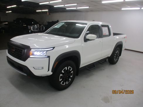 Used 2024 Nissan Frontier PRO-4X w/ Technology Package AWD/4WD image 3