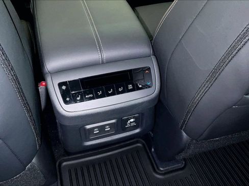 New 2026 Nissan Pathfinder Platinum w/ Accent Package AWD/4WD image 42