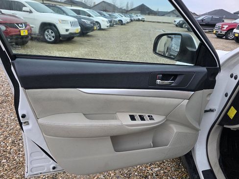 Used 2010 Subaru Outback 2.5i Premium image 12