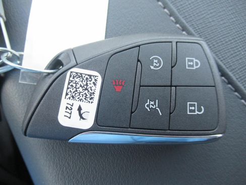 Used 2025 Buick Enclave Preferred AWD/4WD image 30