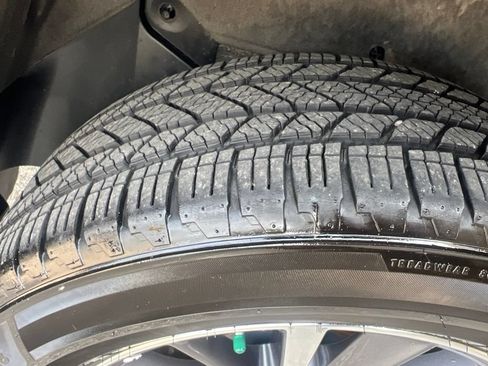 Used 2019 Toyota Highlander XLE AWD/4WD image 44