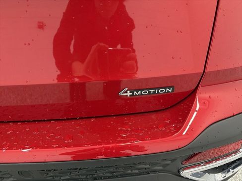 Certified 2024 Volkswagen Taos SEL AWD/4WD image 7