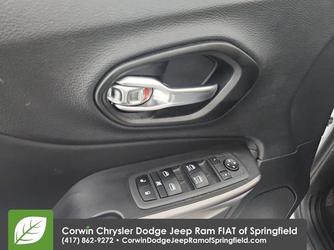 Certified 2022 Jeep Cherokee Latitude Lux w/ Sun & Sound Group AWD/4WD image 20