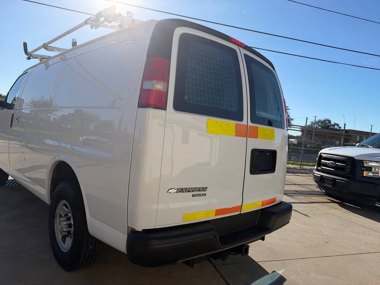 Used 2015 Chevrolet Express 2500 RWD image 17