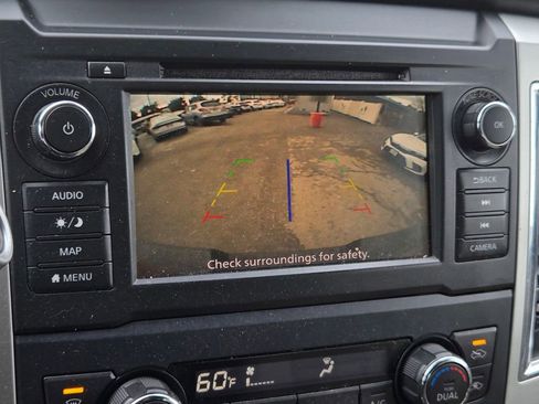 Used 2019 Nissan Titan SV w/ SV Convenience Package image 17