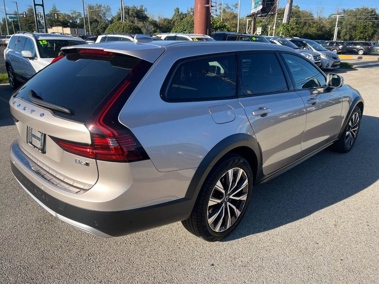 Used 2024 Volvo V90 B6 Cross Country Plus w/ Climate Package AWD/4WD image 5