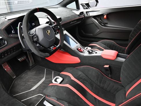 Used 2024 Lamborghini Huracan STO RWD image 4