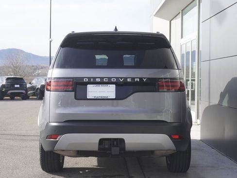 Used 2025 Land Rover Discovery S image 6