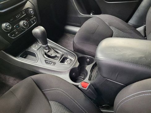 Used 2019 Jeep Cherokee Latitude w/ Popular Appearance Group FWD image 26