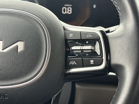 Used 2025 Kia Carnival FWD image 5