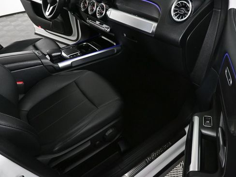 Certified 2022 Mercedes-Benz GLB 250 4MATIC image 23