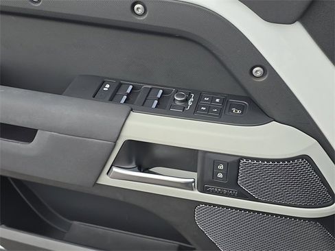 Used 2023 Land Rover Defender 110 SE image 26