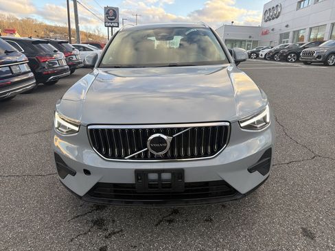 Certified 2025 Volvo XC40 B5 Core image 2