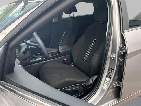 Used 2024 Hyundai Elantra SEL w/ Convenience Package FWD image 8