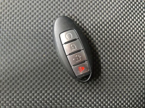 Used 2020 Nissan Pathfinder S image 32