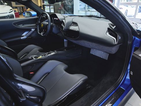 Used 2023 Ferrari SF90 Spider image 50