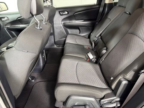 Used 2020 Dodge Journey SE w/ Blacktop Package FWD image 18