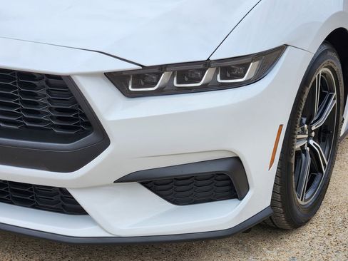 Used 2025 Ford Mustang Coupe image 8