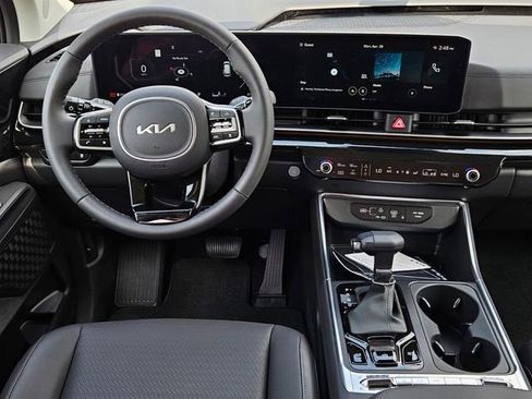 New 2025 Kia Carnival SX Prestige FWD image 18