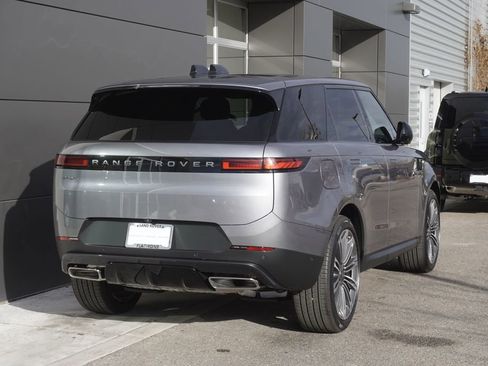 New 2025 Land Rover Range Rover Sport SE image 2
