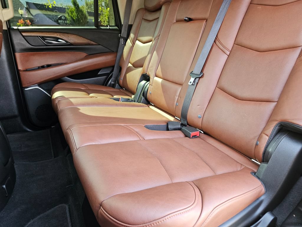 Used 2020 Cadillac Escalade Premium Luxury w/ Escalade Sport Edition AWD/4WD image 20