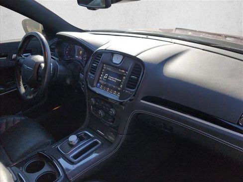 Used 2023 Chrysler 300 C image 21