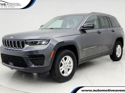 Used 2022 Jeep Grand Cherokee Laredo w/ Luxury Tech Group I