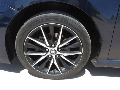 Used 2022 Toyota Camry SE FWD image 5