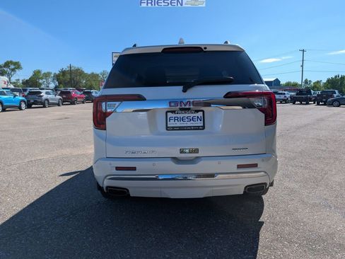 Used 2023 GMC Acadia Denali w/ Denali Ultimate Package AWD/4WD image 4