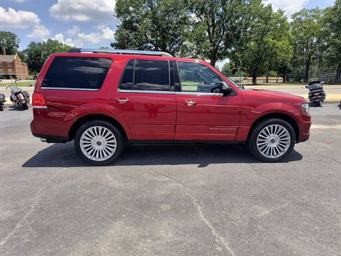 Used 2016 Lincoln Navigator Reserve AWD/4WD image 6