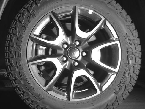 Used 2025 Jeep Compass Trailhawk AWD/4WD image 12