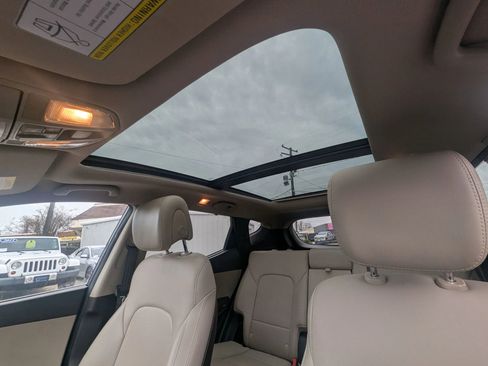 Used 2017 Hyundai Santa Fe Sport FWD image 17