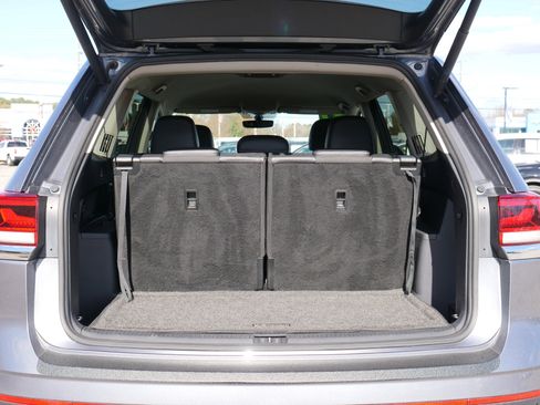 Used 2021 Volkswagen Atlas SE w/ Towing Package image 15