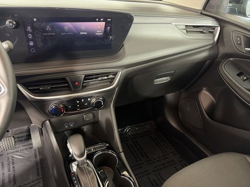 Used 2024 Buick Encore GX Preferred image 4