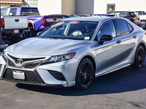 Certified 2020 Toyota Camry SE image 3