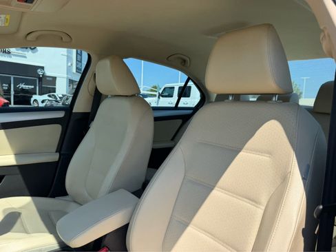 Used 2014 Volkswagen Jetta SE FWD image 18