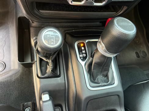 Used 2023 Jeep Gladiator Sport AWD/4WD image 20