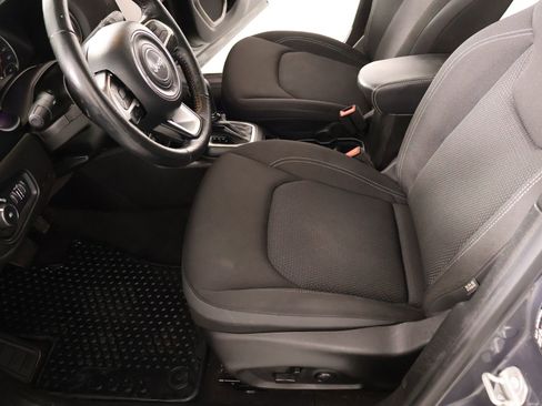 Used 2023 Jeep Renegade Latitude w/ Sun/Sound Group AWD/4WD image 12