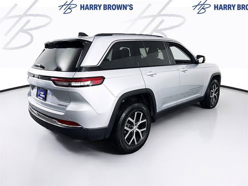 Used 2024 Jeep Grand Cherokee Limited image 31