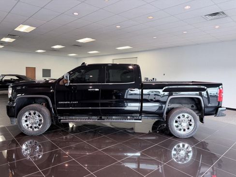 Used 2018 GMC Sierra 2500 Denali w/ Duramax Plus Package AWD/4WD image 18
